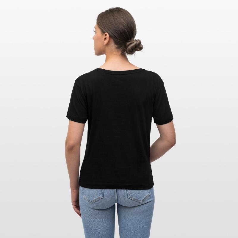 cracked – geometric portrait with abstract lines